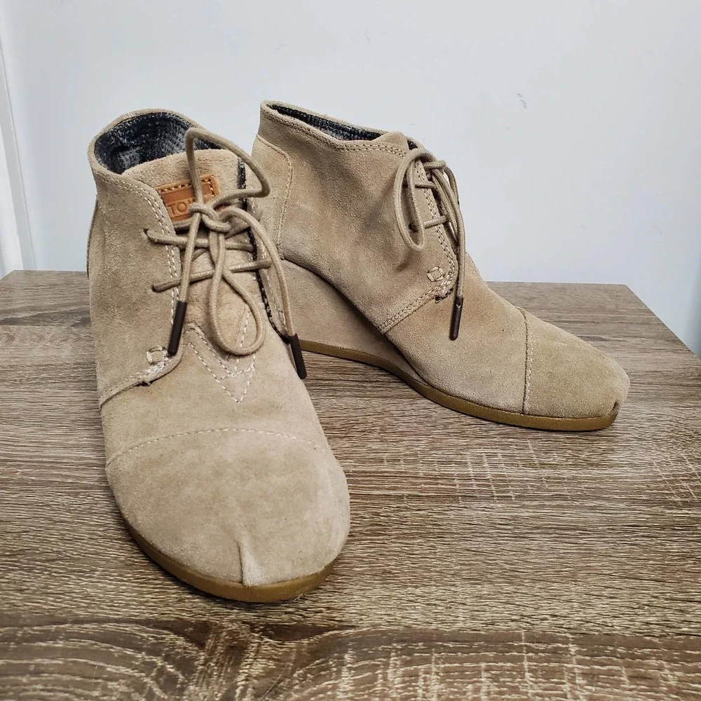 TOMS • Desert Taupe Suede Wedge Boots Sz 6.5 - Picture 1 of 10